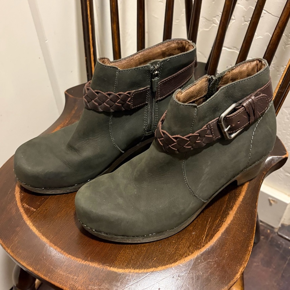 Dansko Michelle Womens Ankle Boots  Olive Nubuck Suede EU 39 US 8.5-9
